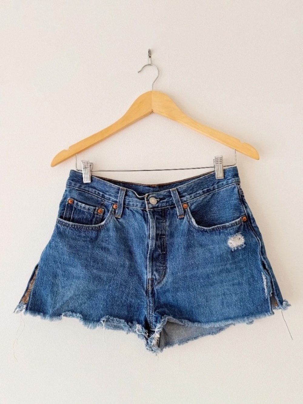 levi's 501 cut-off denim shorts